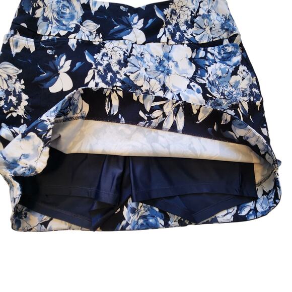 SC & Co. Floral Skort, Blue & White, 2 pockets, 17.5" length, sz XL Stretch - Picture 5 of 10
